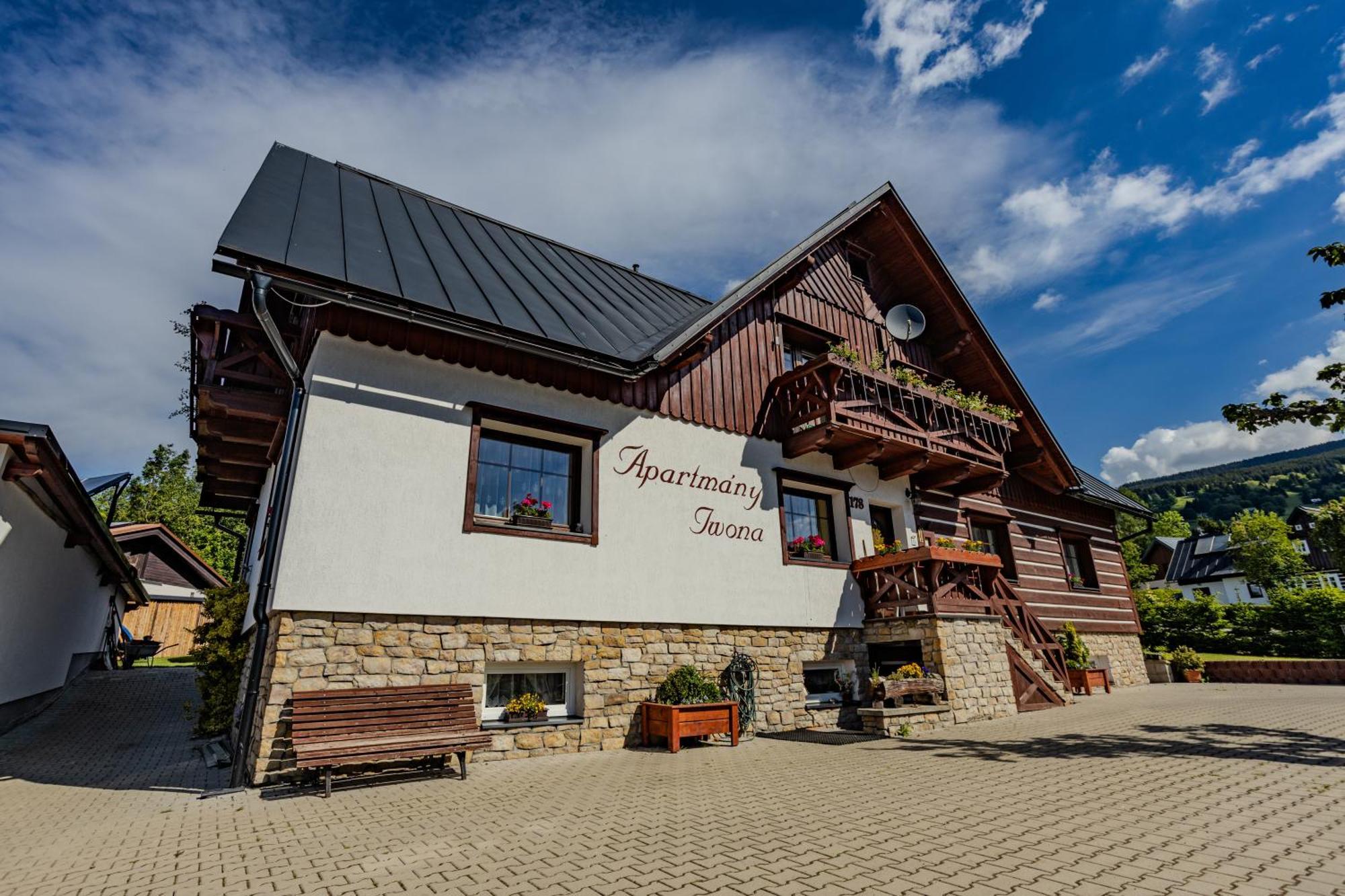 Apartmany Iwona Рокитнице над Ийзероу Екстериор снимка