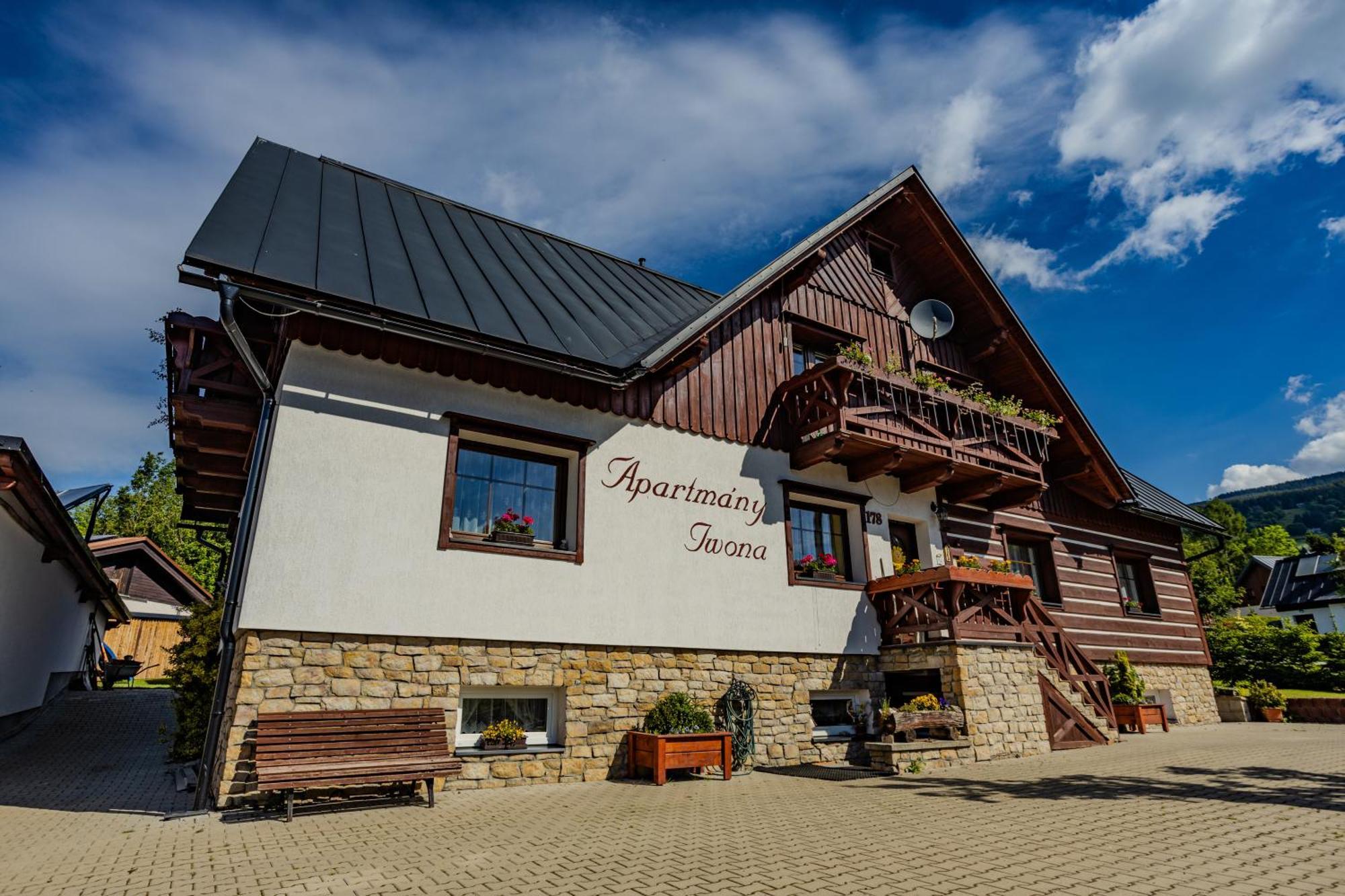 Apartmany Iwona Рокитнице над Ийзероу Екстериор снимка