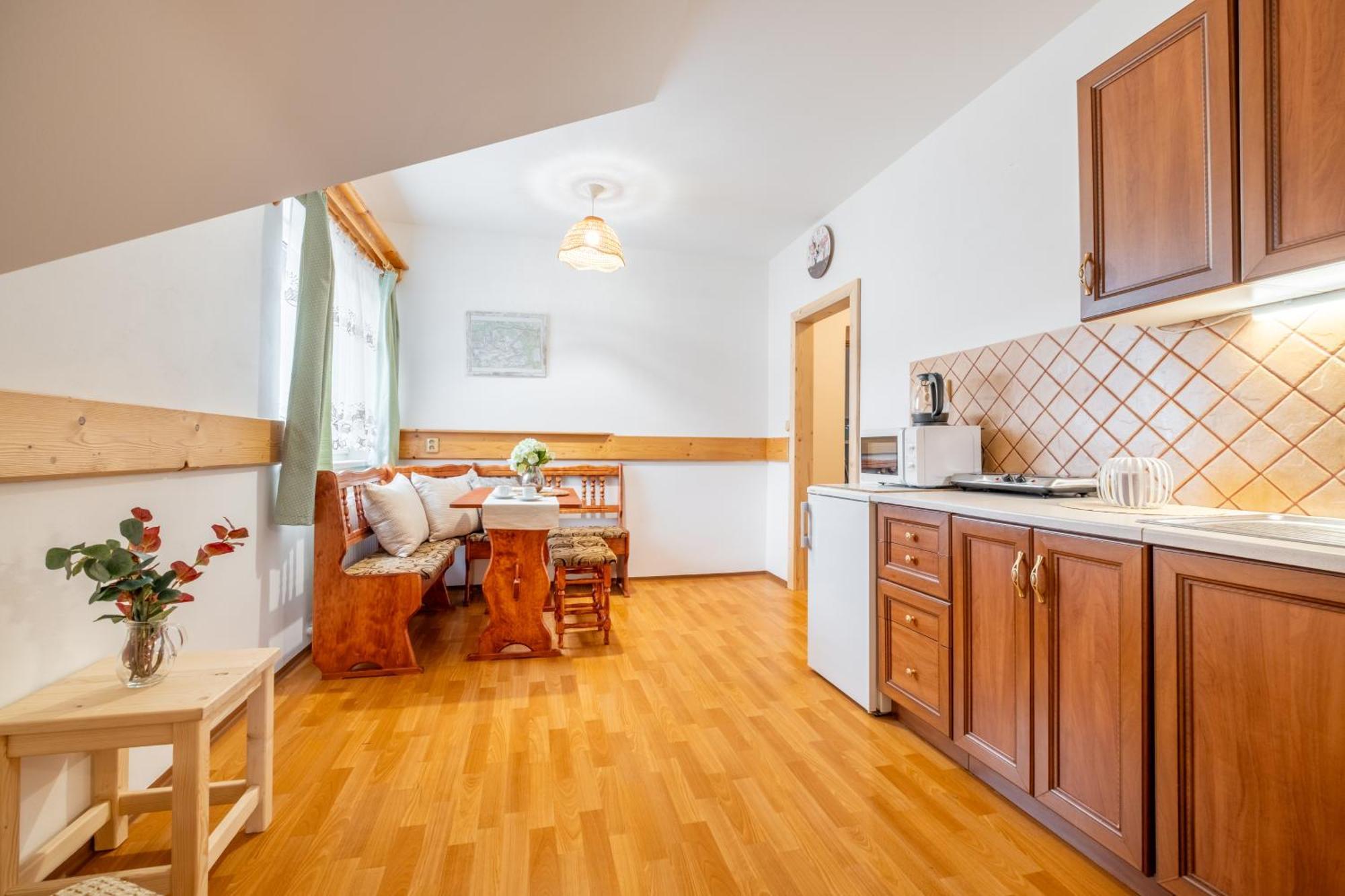 Apartmany Iwona Рокитнице над Ийзероу Екстериор снимка